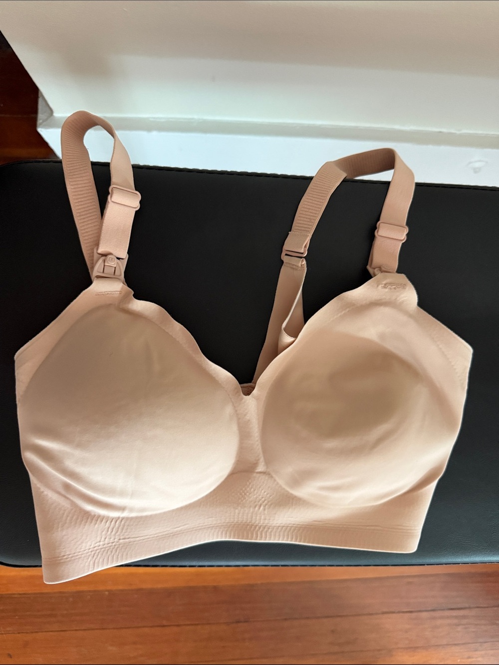 Momcozy soft seamless nursing bra/Size M